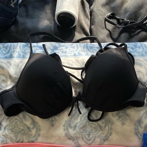 Slight push-up black bikini top with a ruffled edge